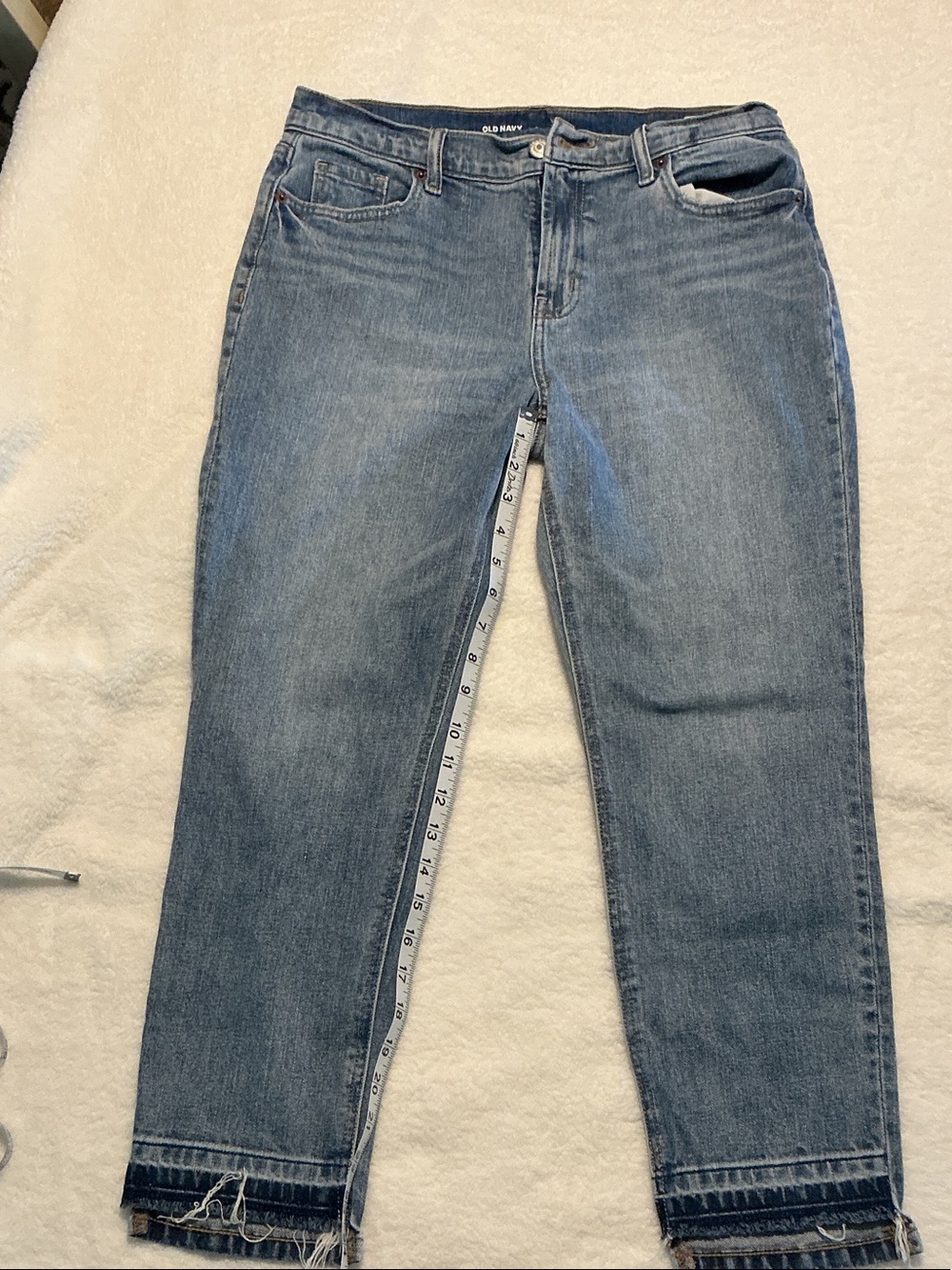 Old Navy Women’s Medium Blue Ankle Crop Jeans
